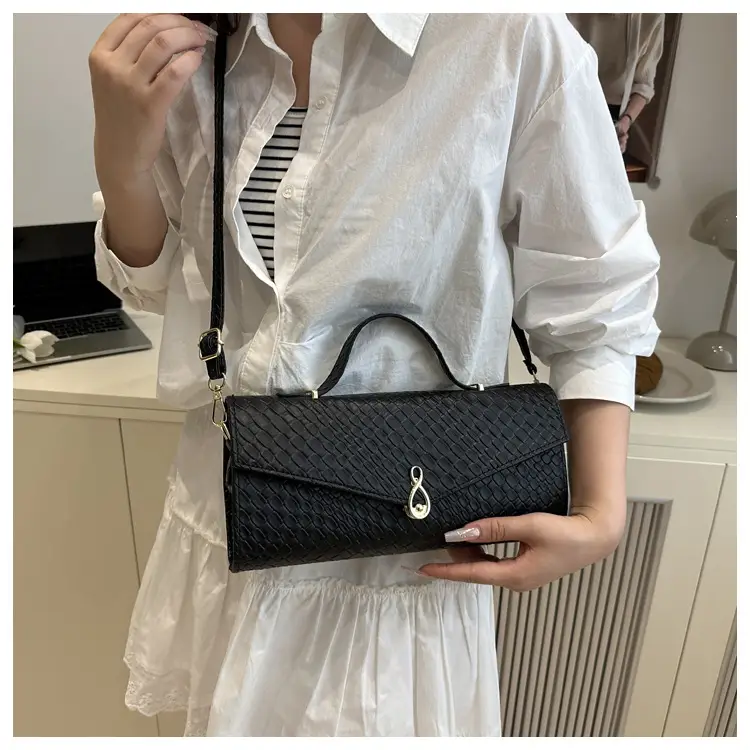 Women Woven Shoulder Bag 2025 Summer Black White Red — feature 14