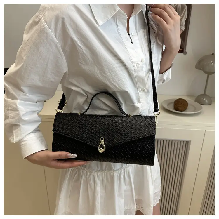 Women Woven Shoulder Bag 2025 Summer Black White Red — feature 15