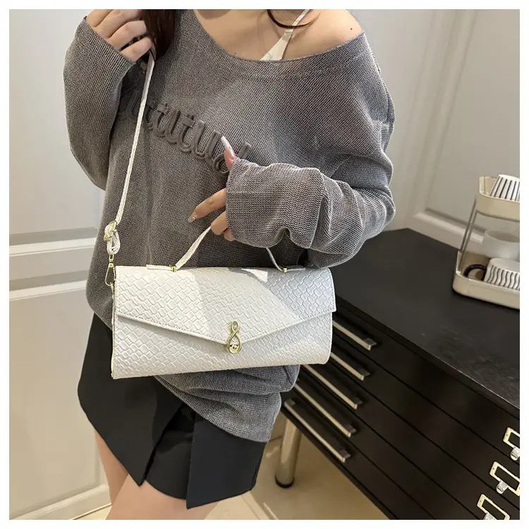 Women Woven Shoulder Bag 2025 Summer Black White Red — feature 9