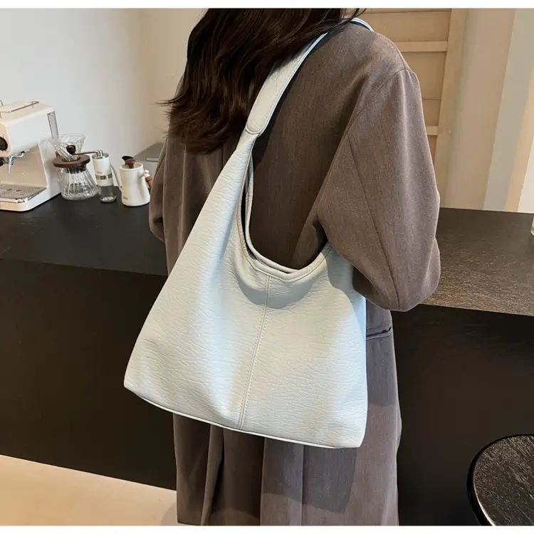 Large Capacity Women's Soft Leather Tote Bag 2025 — feature 17