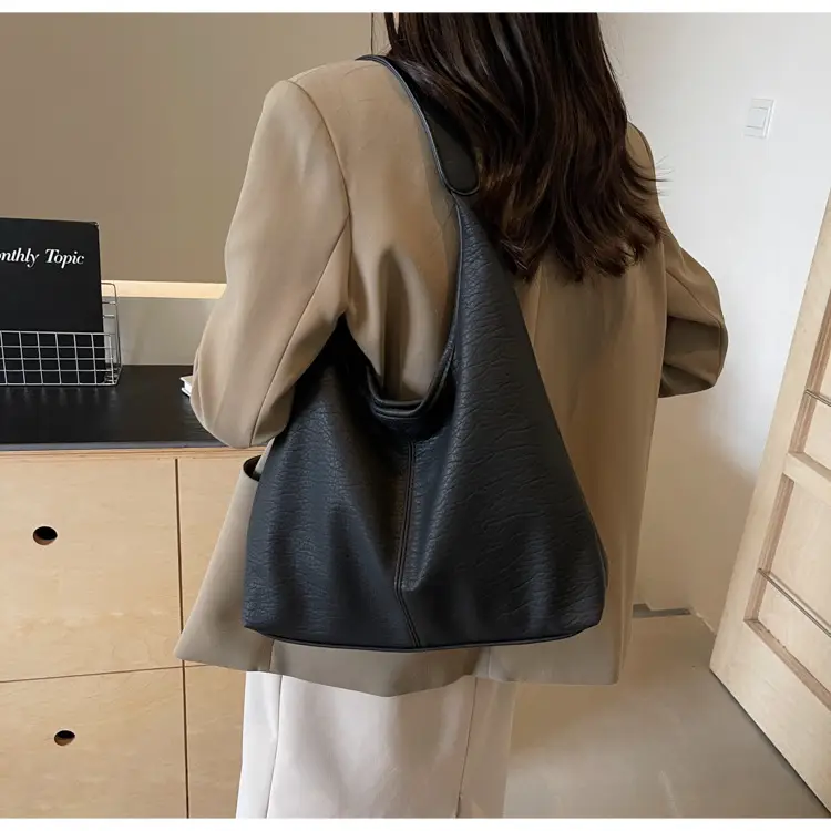 Large Capacity Women's Soft Leather Tote Bag 2025 — feature 27