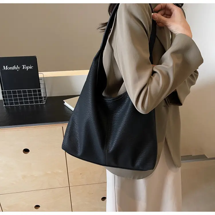 Large Capacity Women's Soft Leather Tote Bag 2025 — feature 31