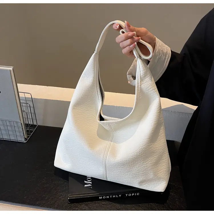 Large Capacity Women's Soft Leather Tote Bag 2025 — feature 40