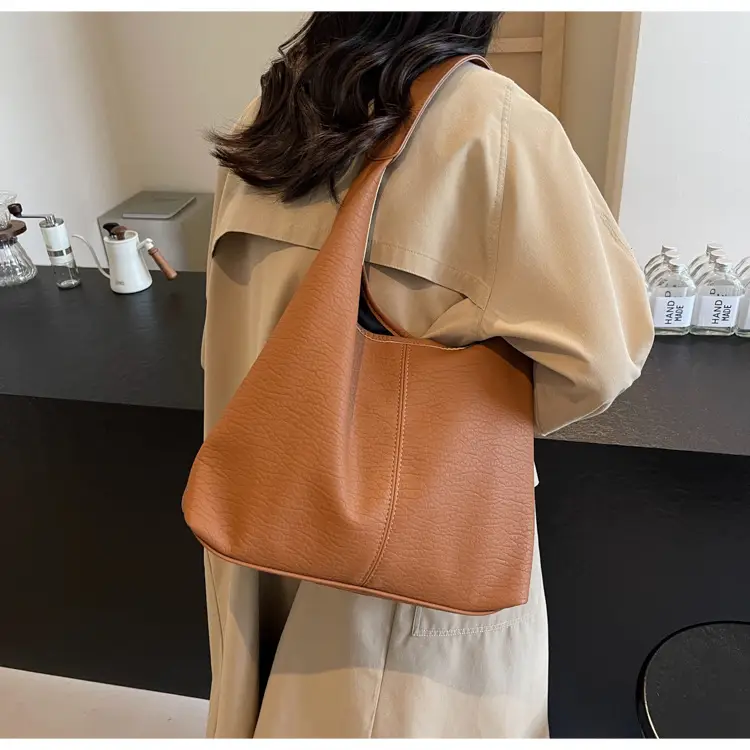 Large Capacity Women's Soft Leather Tote Bag 2025 — feature 43