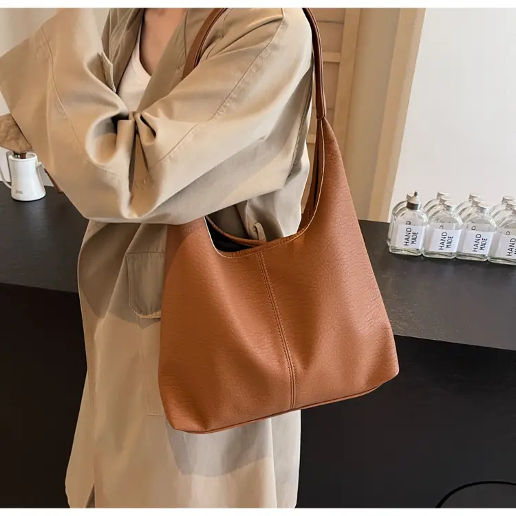 Large Capacity Women's Soft Leather Tote Bag 2025 — feature 44