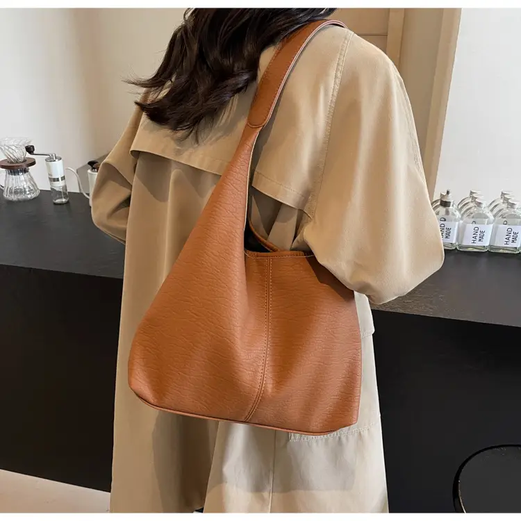 Large Capacity Women's Soft Leather Tote Bag 2025 — feature 46