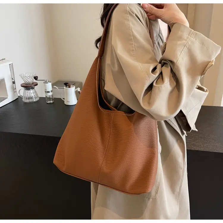 Large Capacity Women's Soft Leather Tote Bag 2025 — feature 48