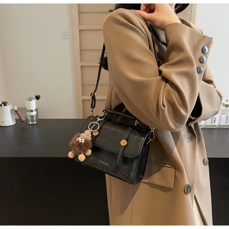 Retro Brown Leather Shoulder Bag Women 2026 — feature 18