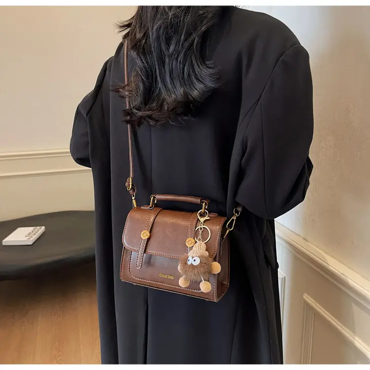 Retro Brown Leather Shoulder Bag Women 2026 — feature 28
