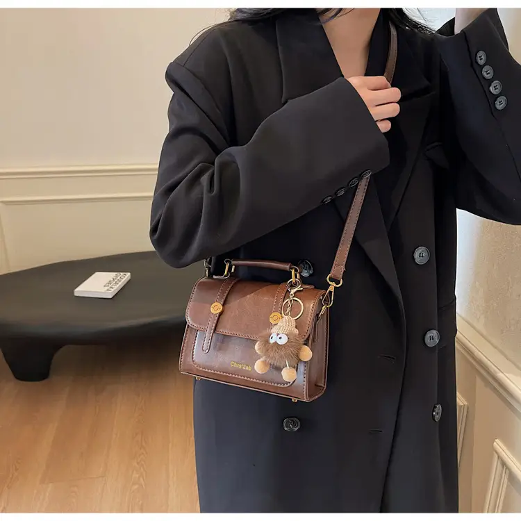 Retro Brown Leather Shoulder Bag Women 2026 — feature 29