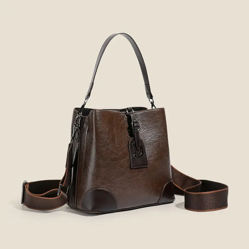 Black Leather Shoulder Bag with D-Logo, Large Capacity, Textured Design - Image 6