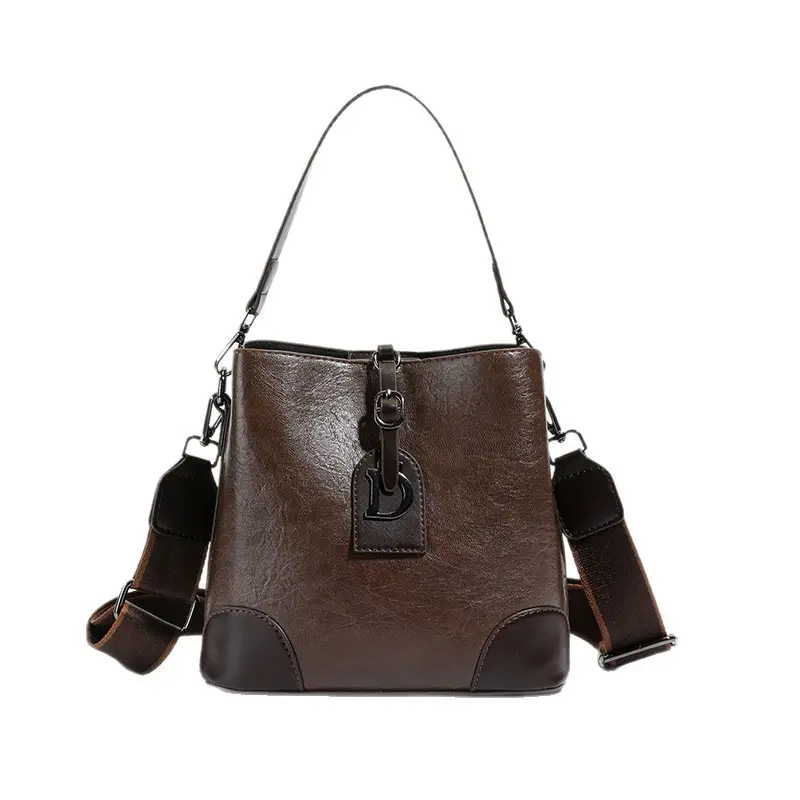 Black Leather Shoulder Bag with D-Logo, Large Capacity, Textured Design - Image 7