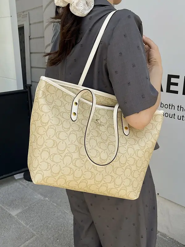 Large Capacity Women's Beige Monogram Shoulder Bag - Image 4