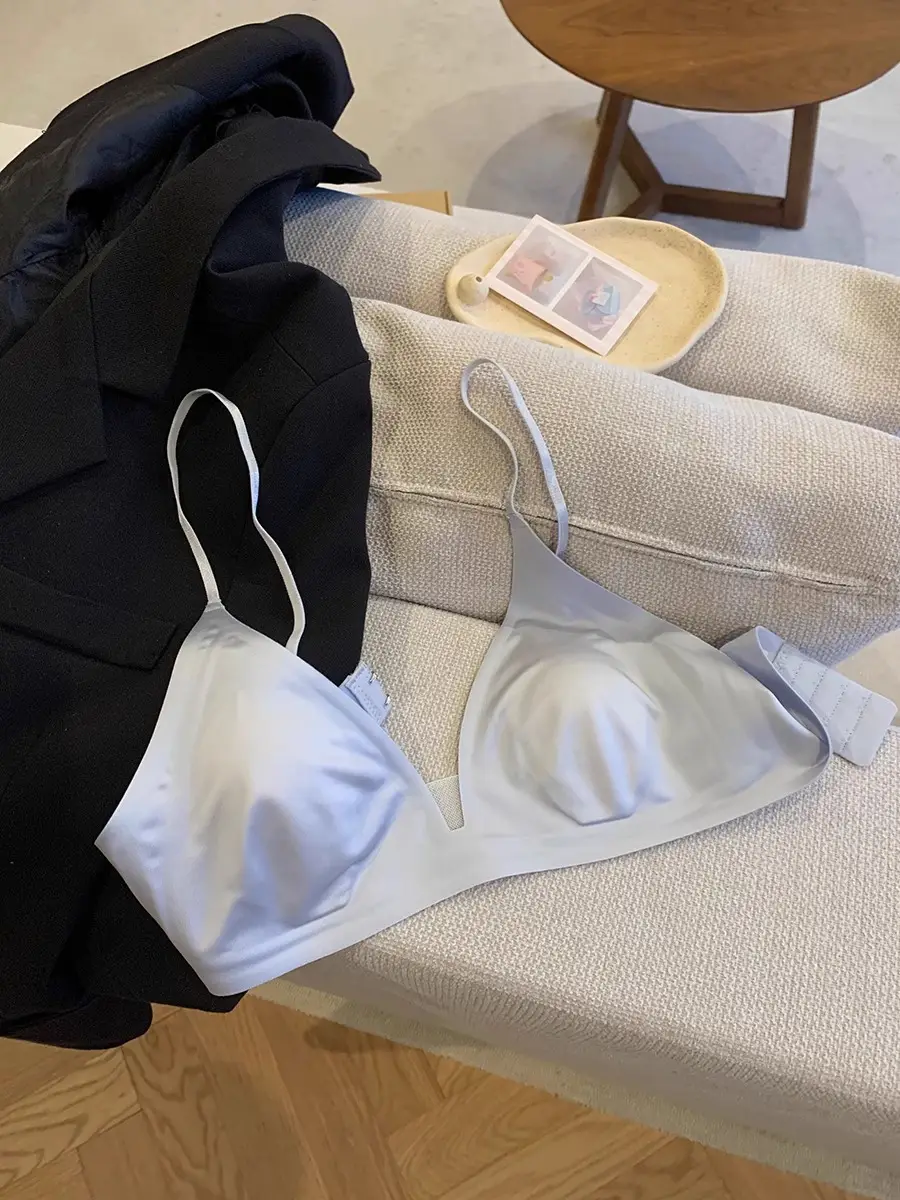French Satin Nude Rabbit Ear Cup Bra for Women Summer Thin Breathable Big Breasts Showing Small Seamless Bra Without Rims