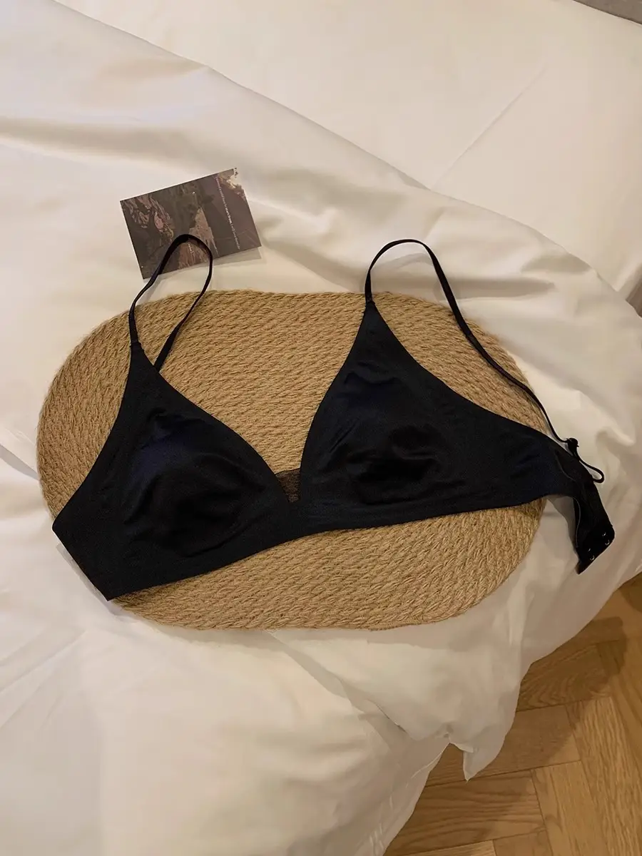 French Satin Nude Rabbit Ear Cup Bra for Women Summer Thin Breathable Big Breasts Showing Small Seamless Bra Without Rims
