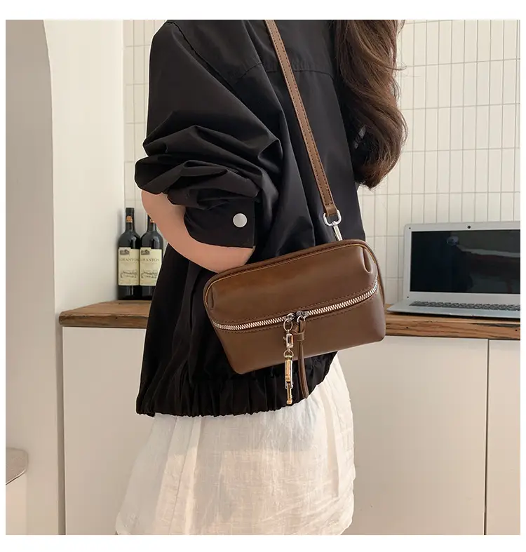 Women's Cream Crossbody Bag with Chain Strap — feature 10