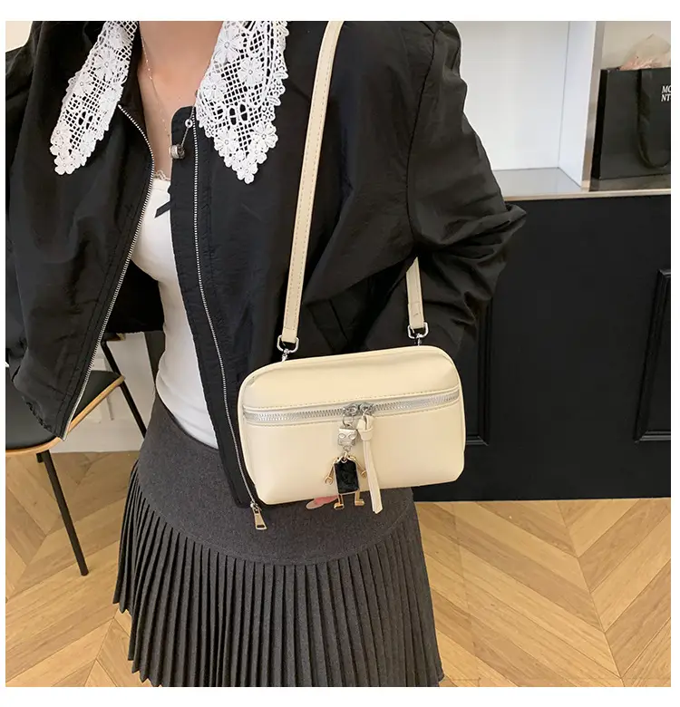 Women's Cream Crossbody Bag with Chain Strap — feature 14