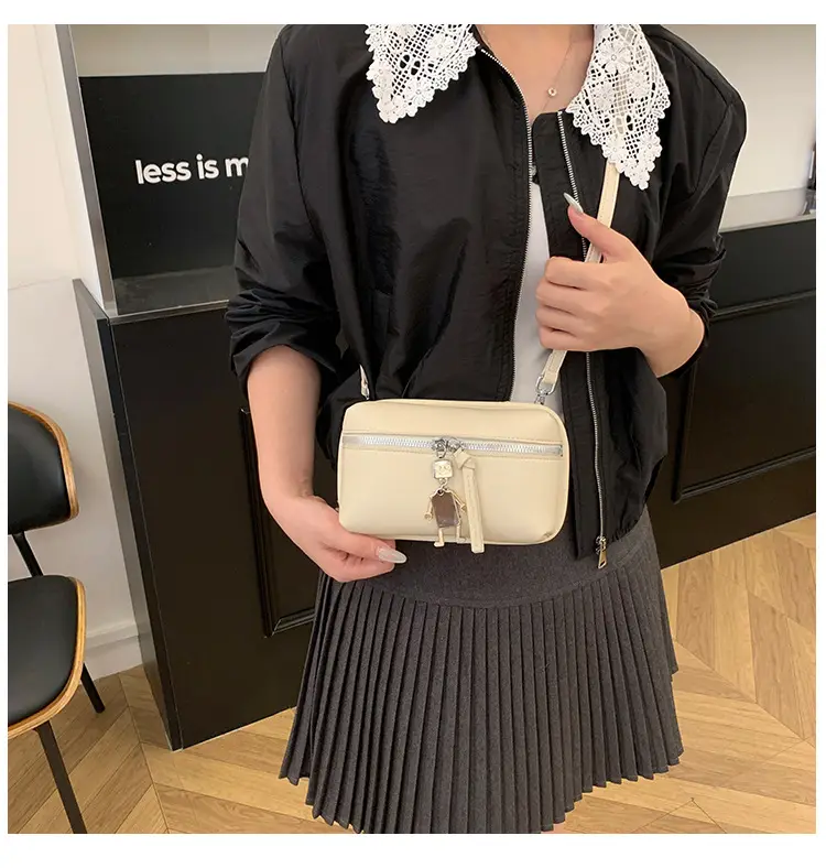 Women's Cream Crossbody Bag with Chain Strap — feature 15