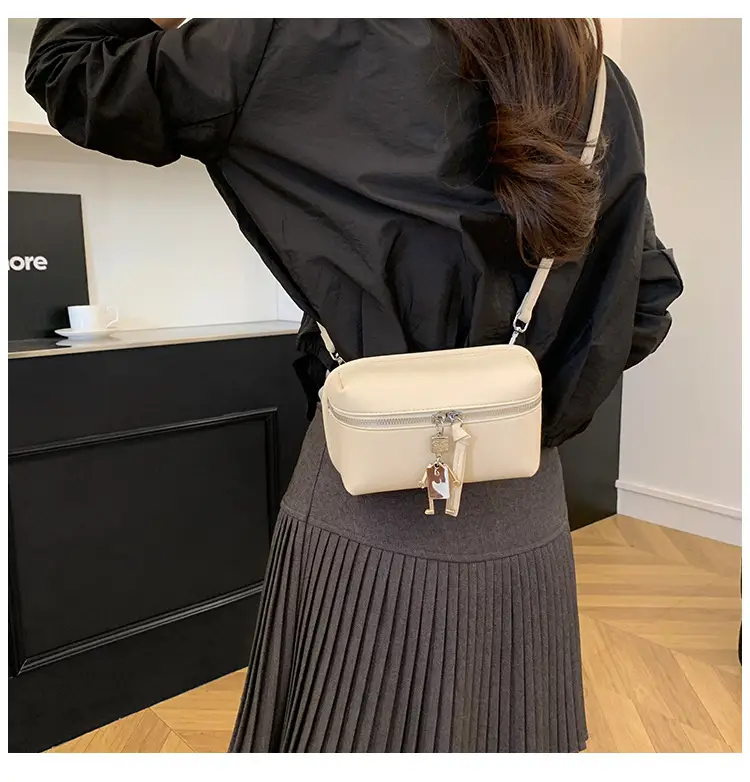 Women's Cream Crossbody Bag with Chain Strap — feature 16