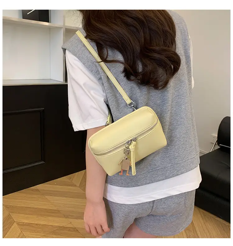 Women's Cream Crossbody Bag with Chain Strap — feature 18
