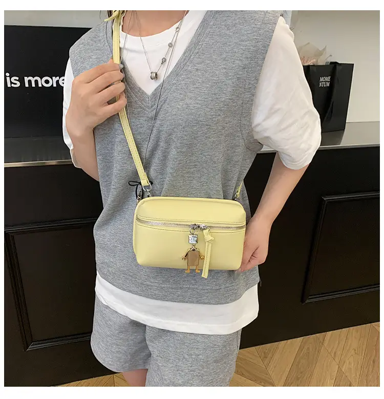 Women's Cream Crossbody Bag with Chain Strap — feature 19