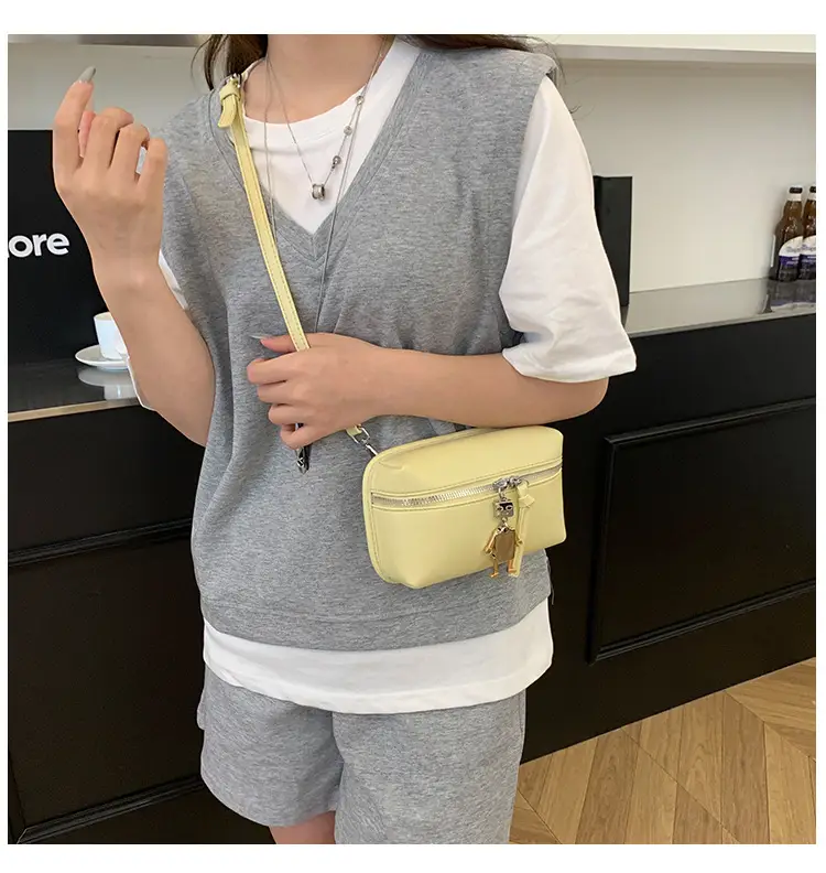 Women's Cream Crossbody Bag with Chain Strap — feature 20