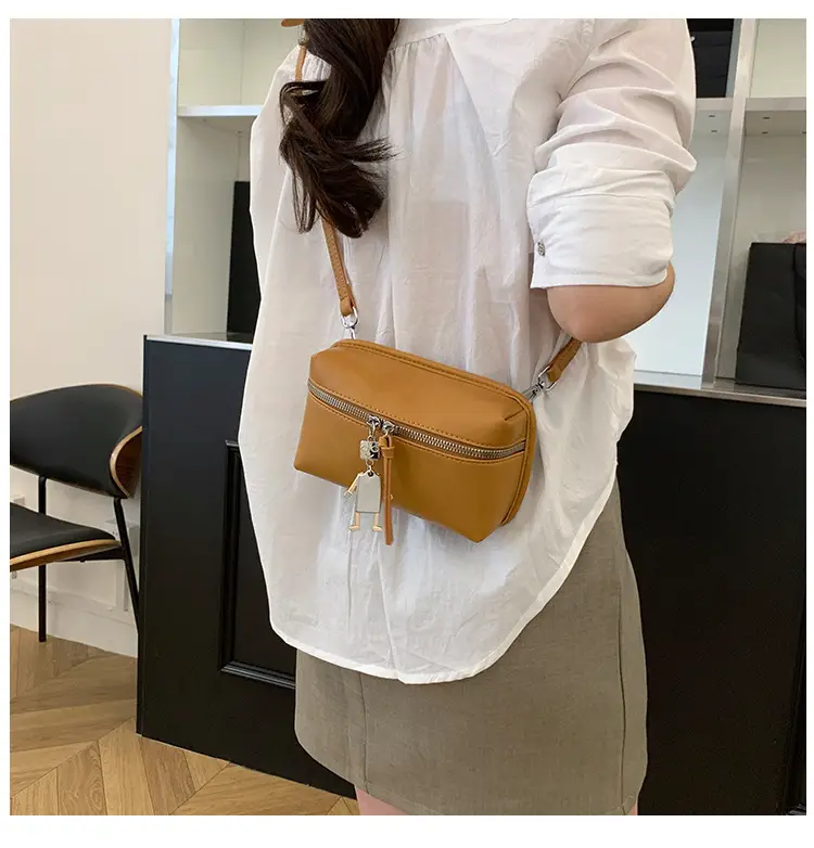 Women's Cream Crossbody Bag with Chain Strap — feature 24