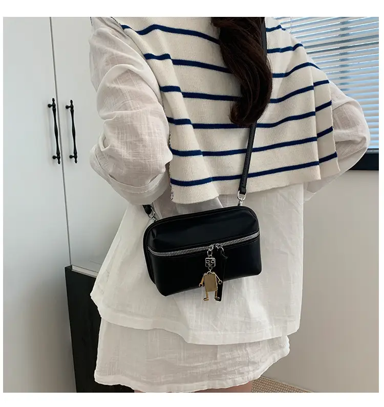 Women's Cream Crossbody Bag with Chain Strap — feature 26