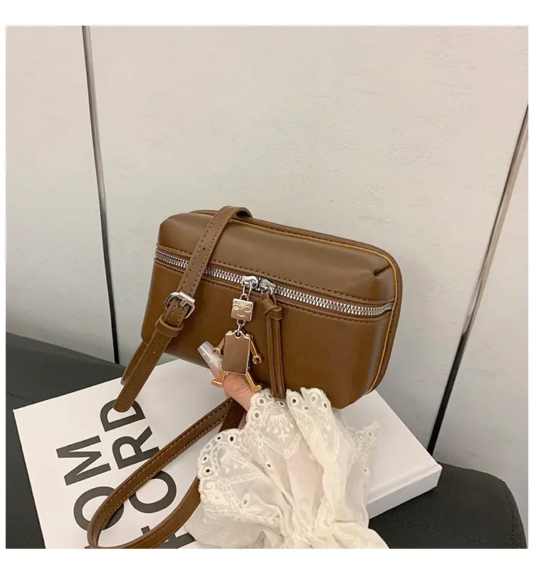 Women's Cream Crossbody Bag with Chain Strap — feature 34