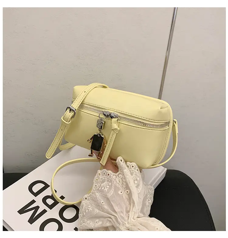 Women's Cream Crossbody Bag with Chain Strap — feature 37