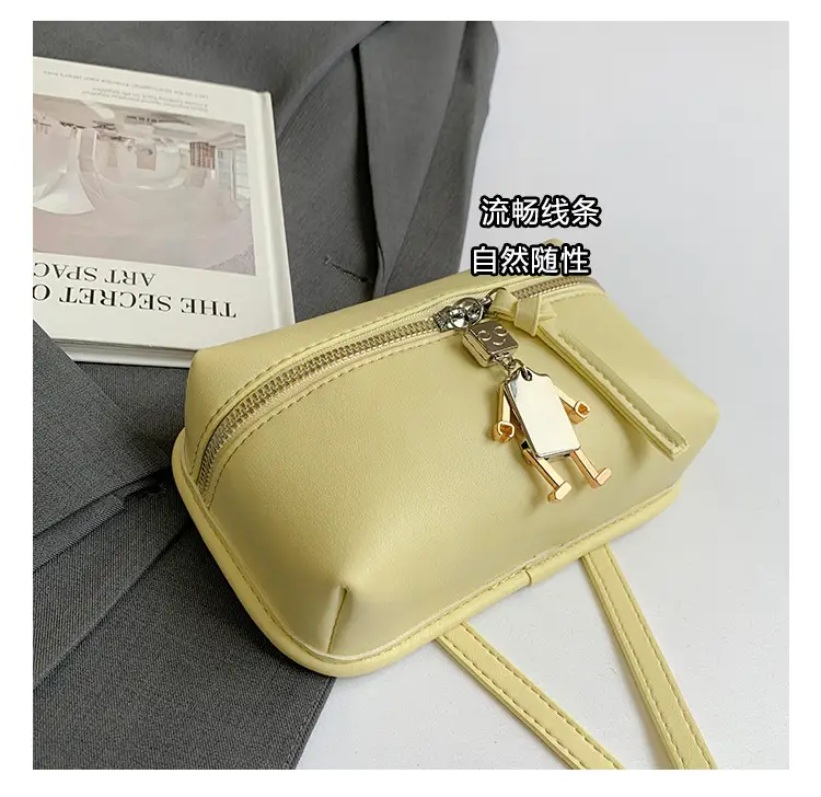 Women's Cream Crossbody Bag with Chain Strap — feature 6