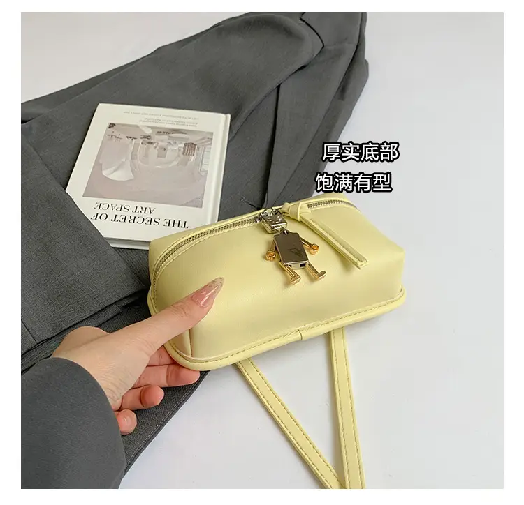 Women's Cream Crossbody Bag with Chain Strap — feature 7