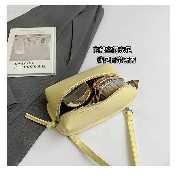 Women's Cream Crossbody Bag with Chain Strap — feature 8