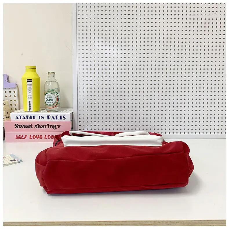 2025 Crossbody Fitness Bag with Cartoon Design — feature 28