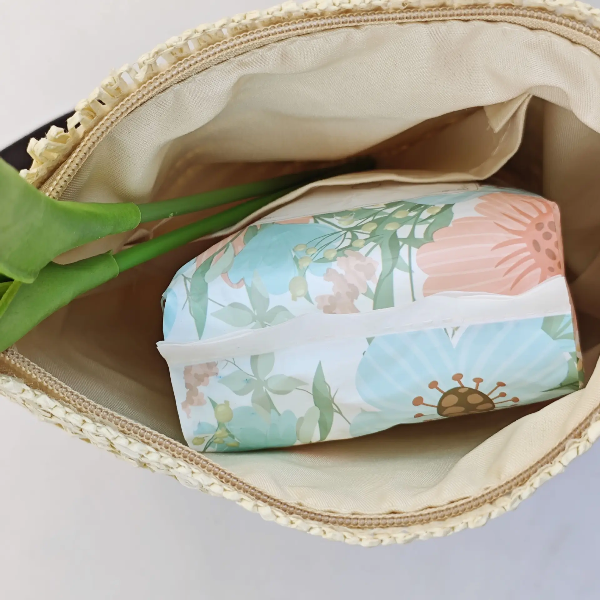 Hand-Woven Straw Crossbody Bag for Women — feature 4