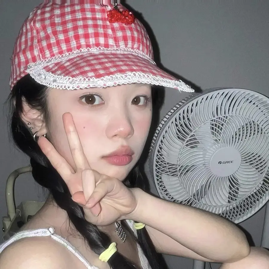 Korean Style Red Plaid Cap for Women with Cat Design - Image 3