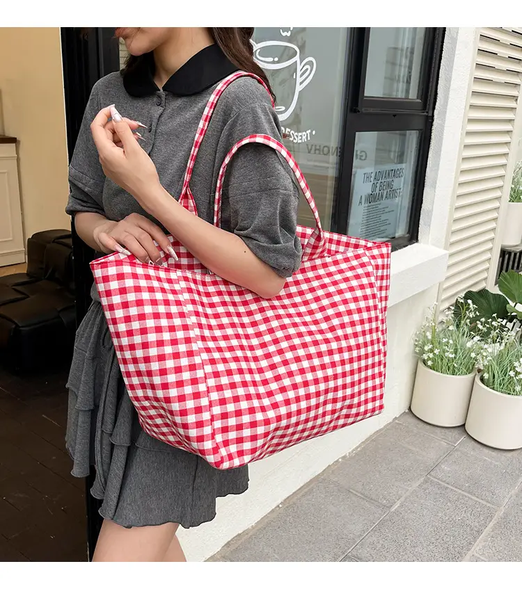Red Checkered Large Capacity Shoulder Tote Bag — feature 2