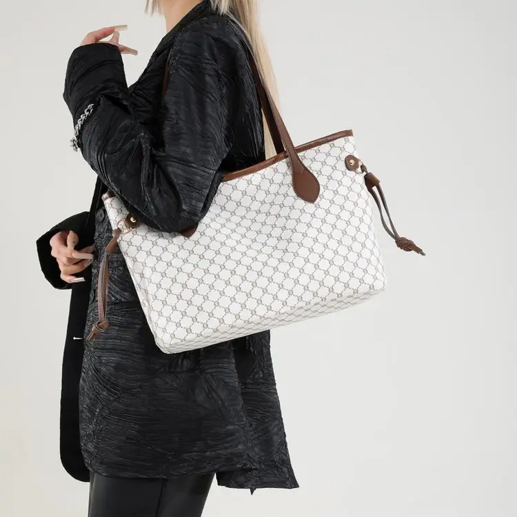 2026 Women's Large Capacity Cross-Border Tote Bag with Retro Print - Image 6