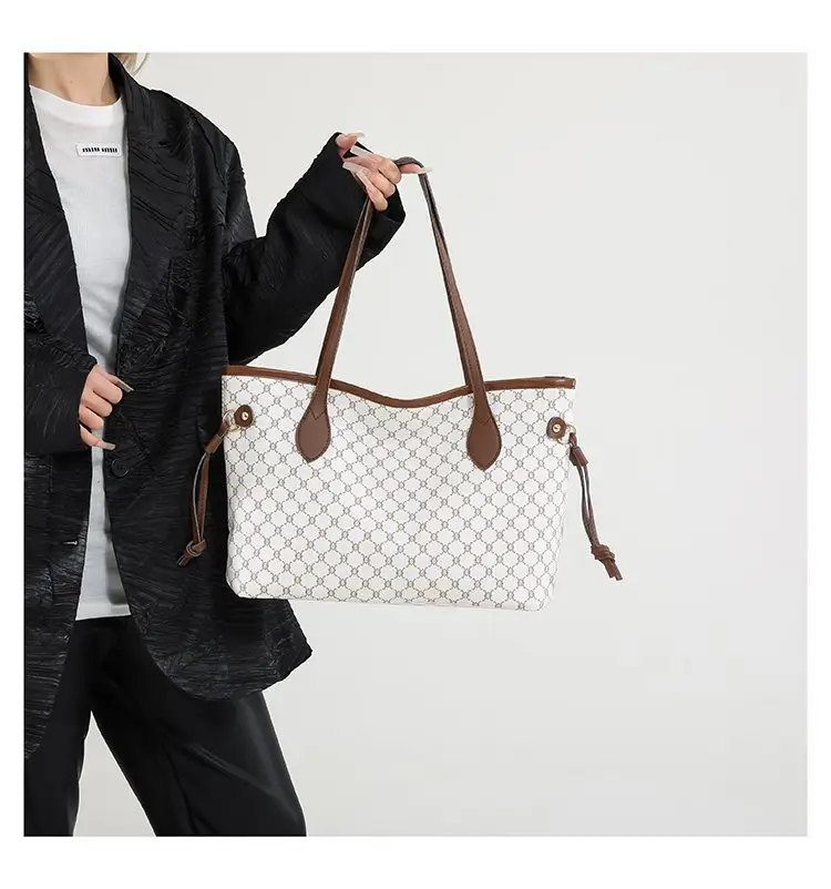 2026 Women's Large Capacity Cross-Border Tote Bag with Retro Print — feature 13