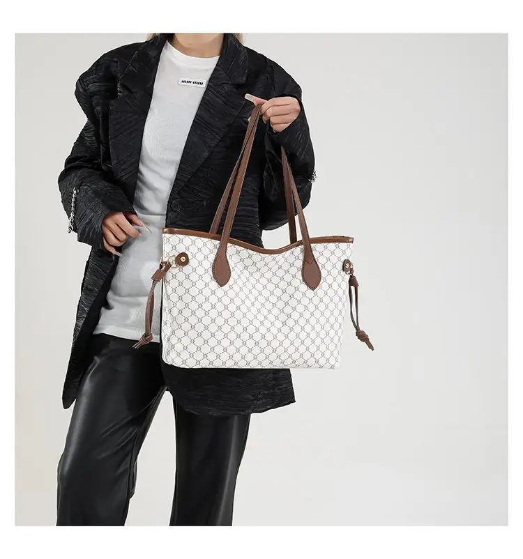 2026 Women's Large Capacity Cross-Border Tote Bag with Retro Print — feature 14