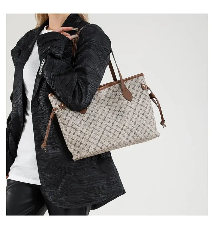 2026 Women's Large Capacity Cross-Border Tote Bag with Retro Print — feature 16
