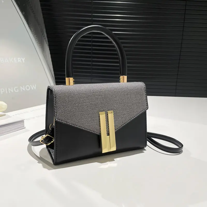 Women's Brown Leather Crossbody Bag with Gold Clasp - Image 7