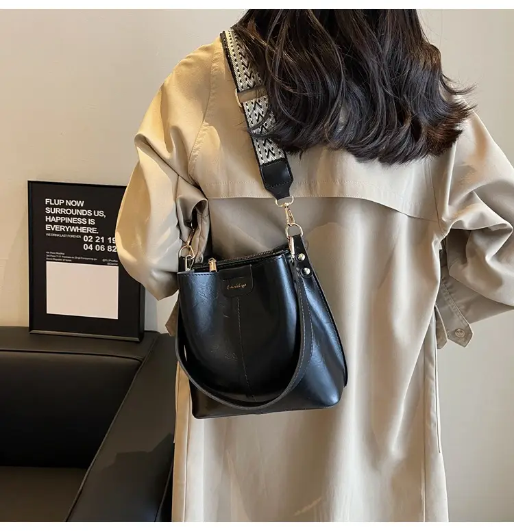 Korean Style Women's Leather Bag Beige 2026 — feature 23