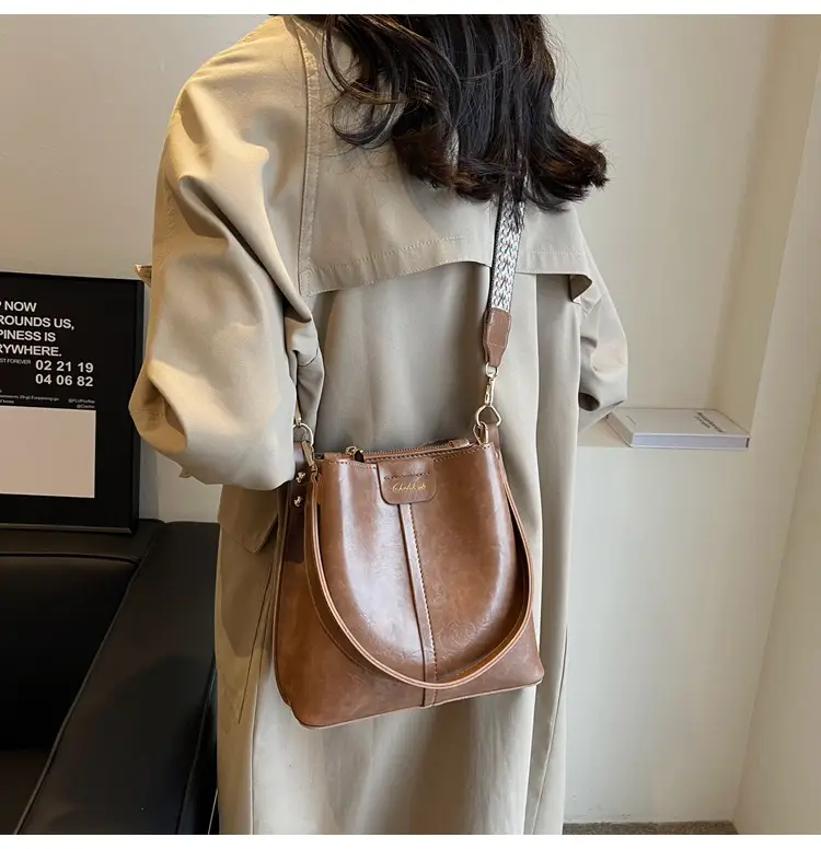 Korean Style Women's Leather Bag Beige 2026 — feature 26