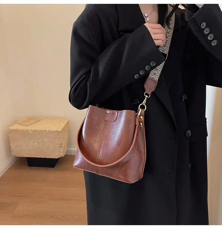 Korean Style Women's Leather Bag Beige 2026 — feature 28