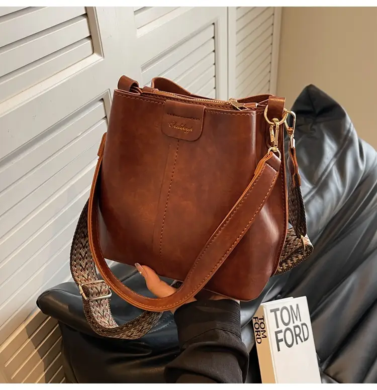 Korean Style Women's Leather Bag Beige 2026 — feature 30