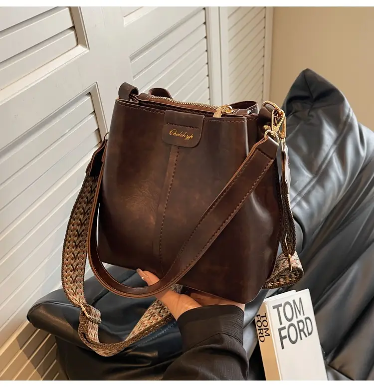 Korean Style Women's Leather Bag Beige 2026 — feature 33