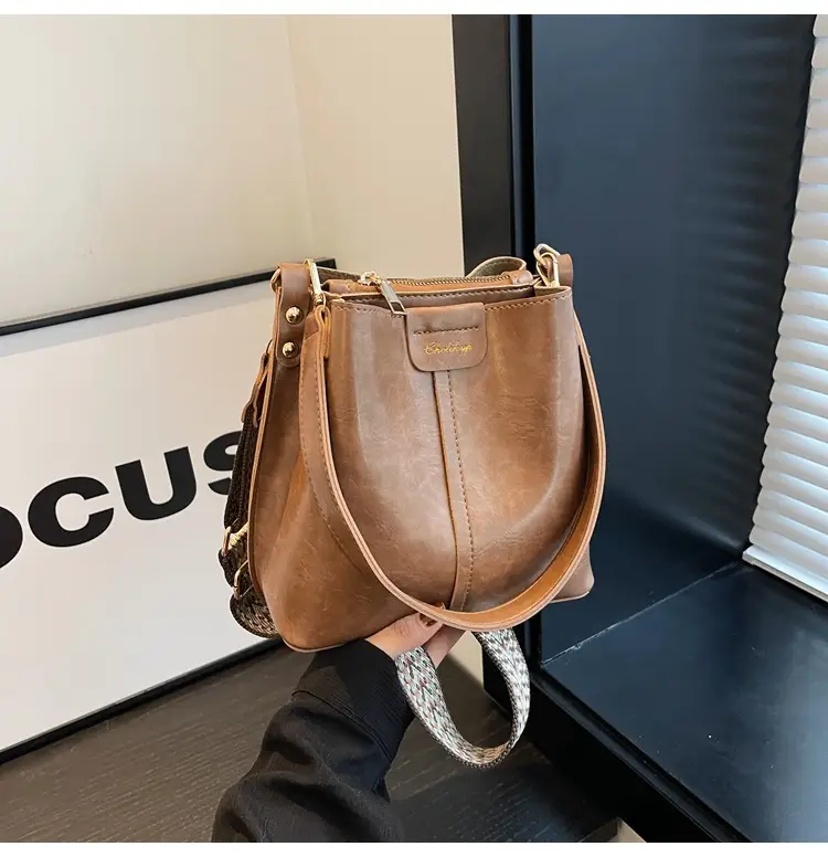 Korean Style Women's Leather Bag Beige 2026 — feature 42