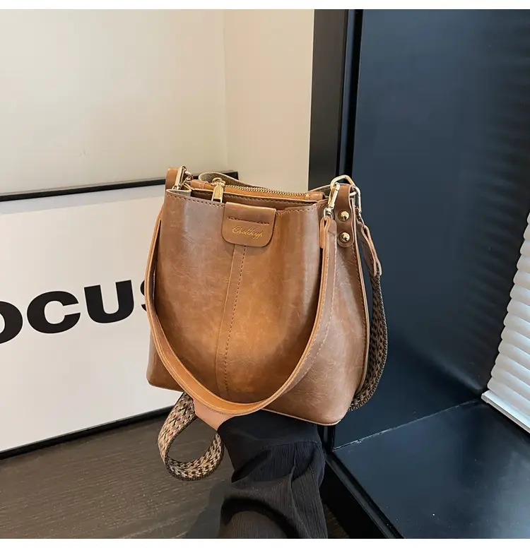 Korean Style Women's Leather Bag Beige 2026 — feature 43