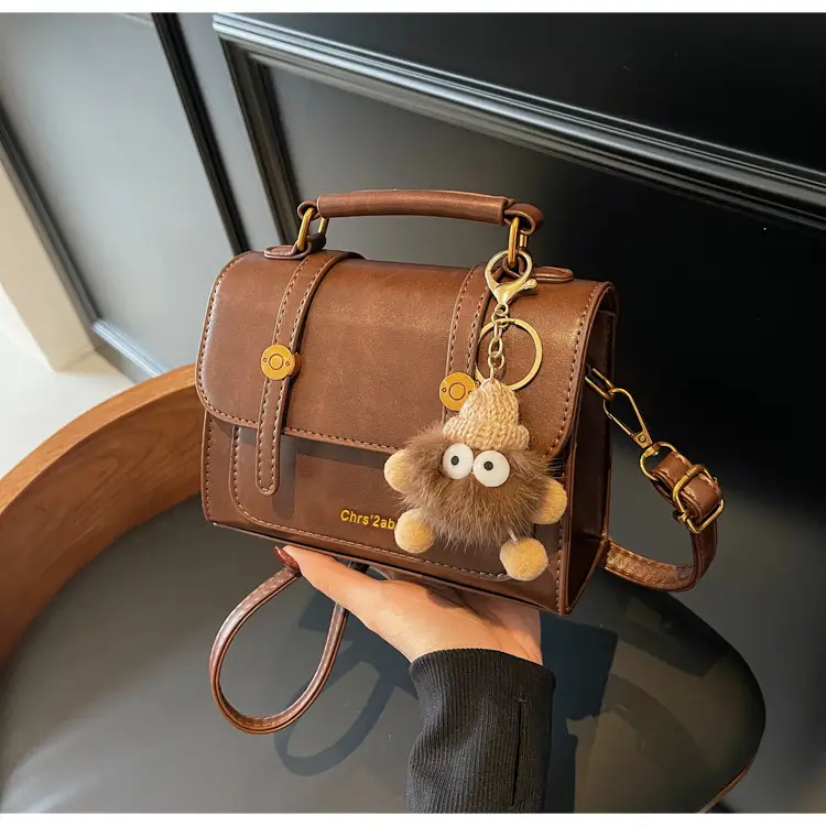 Women Retro Brown Leather Shoulder Bag 2025 — feature 17